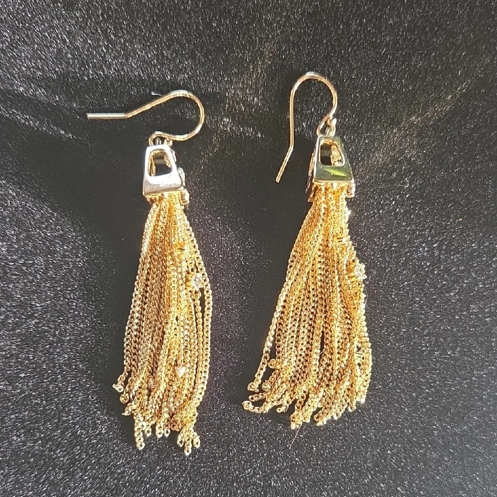 Chic Gold Tassel Earrings - Picture 4 of 7